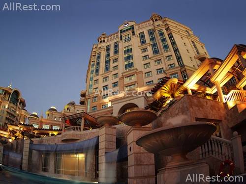 Al Murooj Rotana Suites 